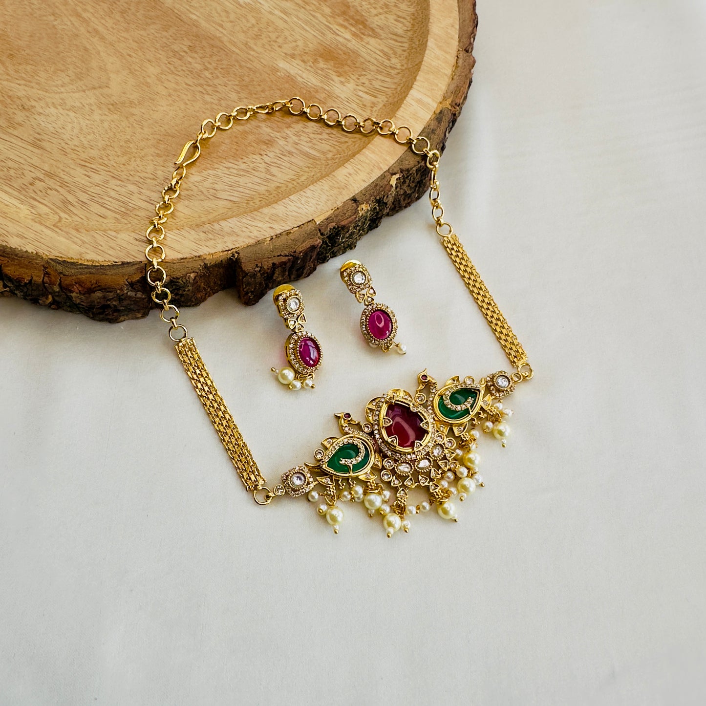 Reg Green Golden Polish Necklace Set