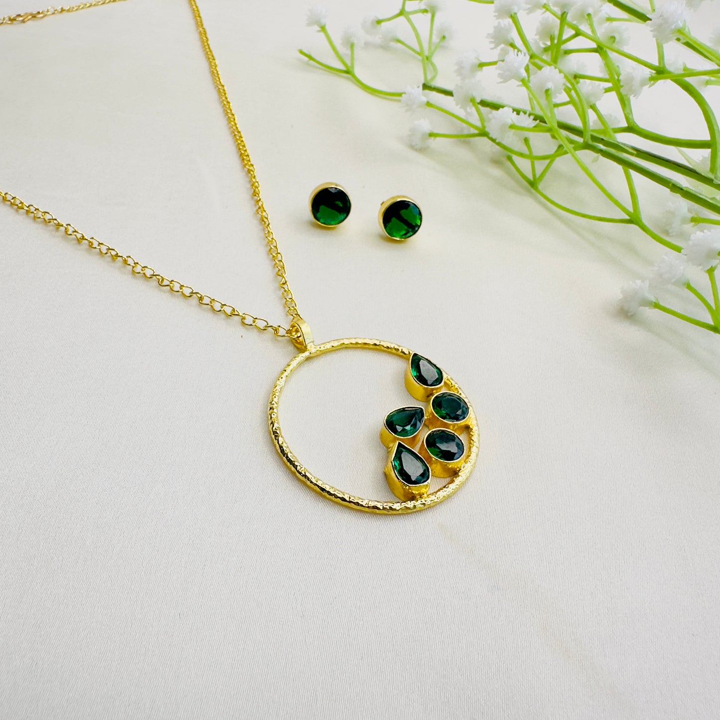 Multicolor Circular shape pendant Necklace Set