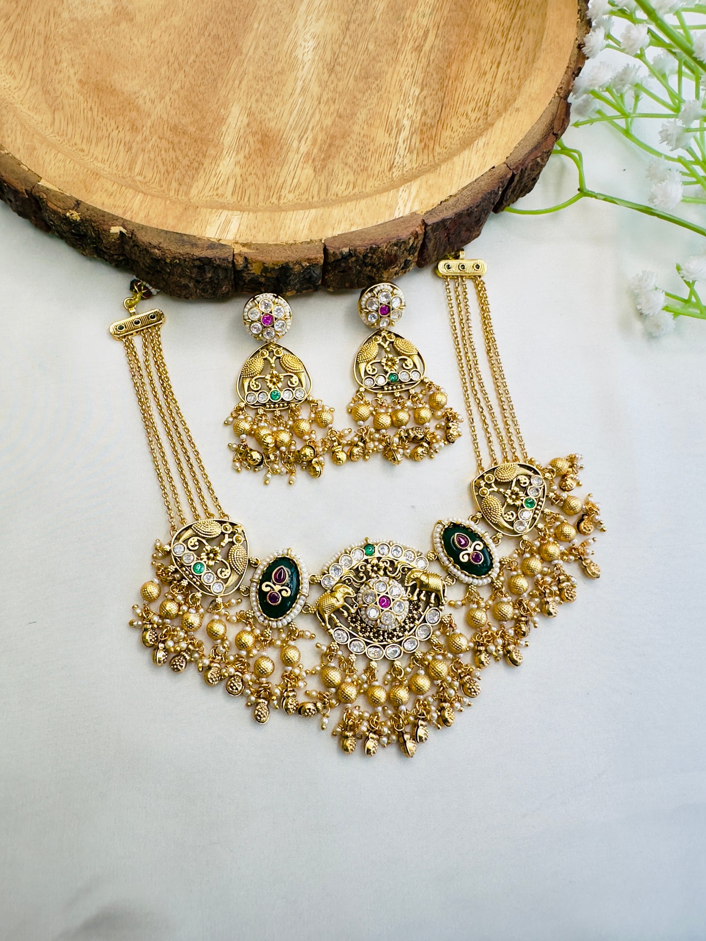 Side Chain Heritage Necklace Set