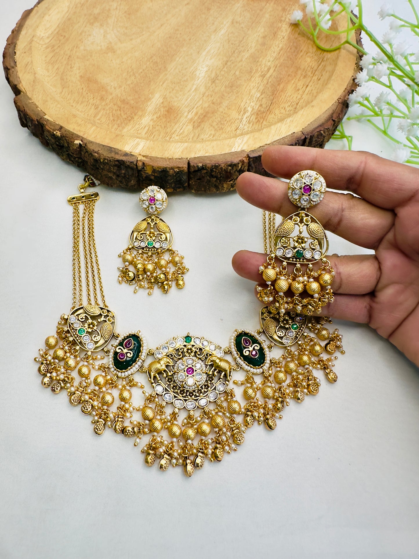 Side Chain Heritage Necklace Set