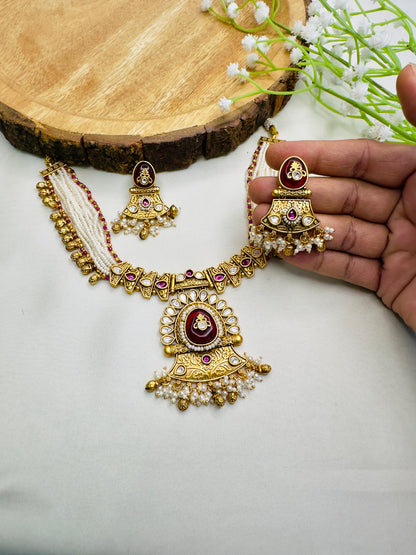 Beautiful Kundan Pendant Rajwadi Necklace Set