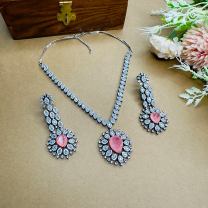 Beautiful Sleek Necklace Set with Earrings