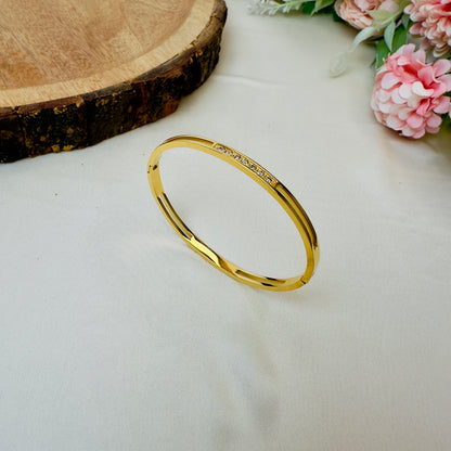 Tarnish Free Sleek Bracele