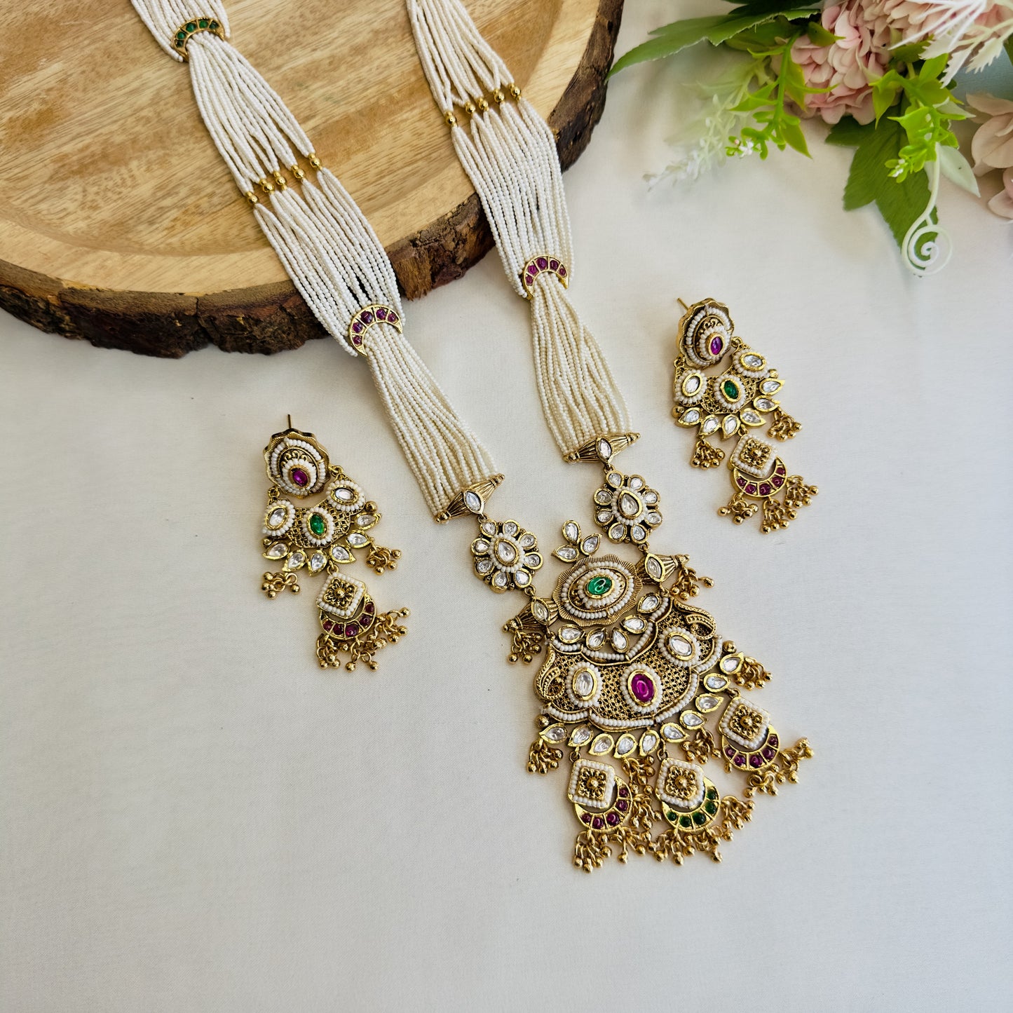 White Piroyee Kundan Pendant Rajwadi Necklace Set