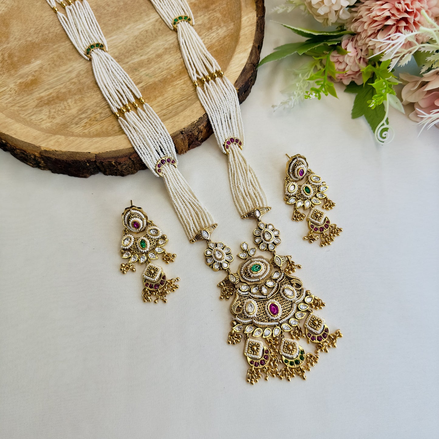 White Piroyee Kundan Pendant Rajwadi Necklace Set