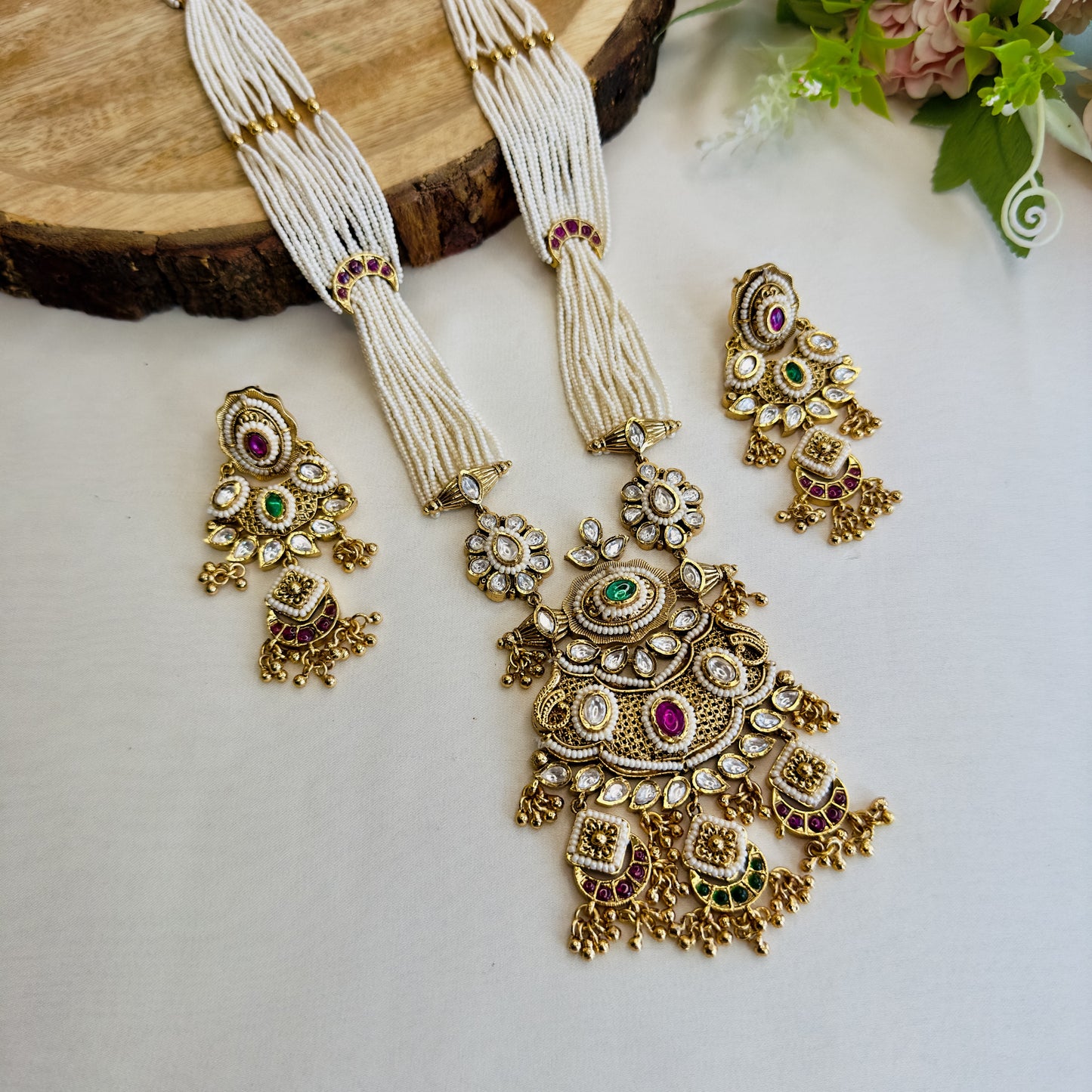 White Piroyee Kundan Pendant Rajwadi Necklace Set