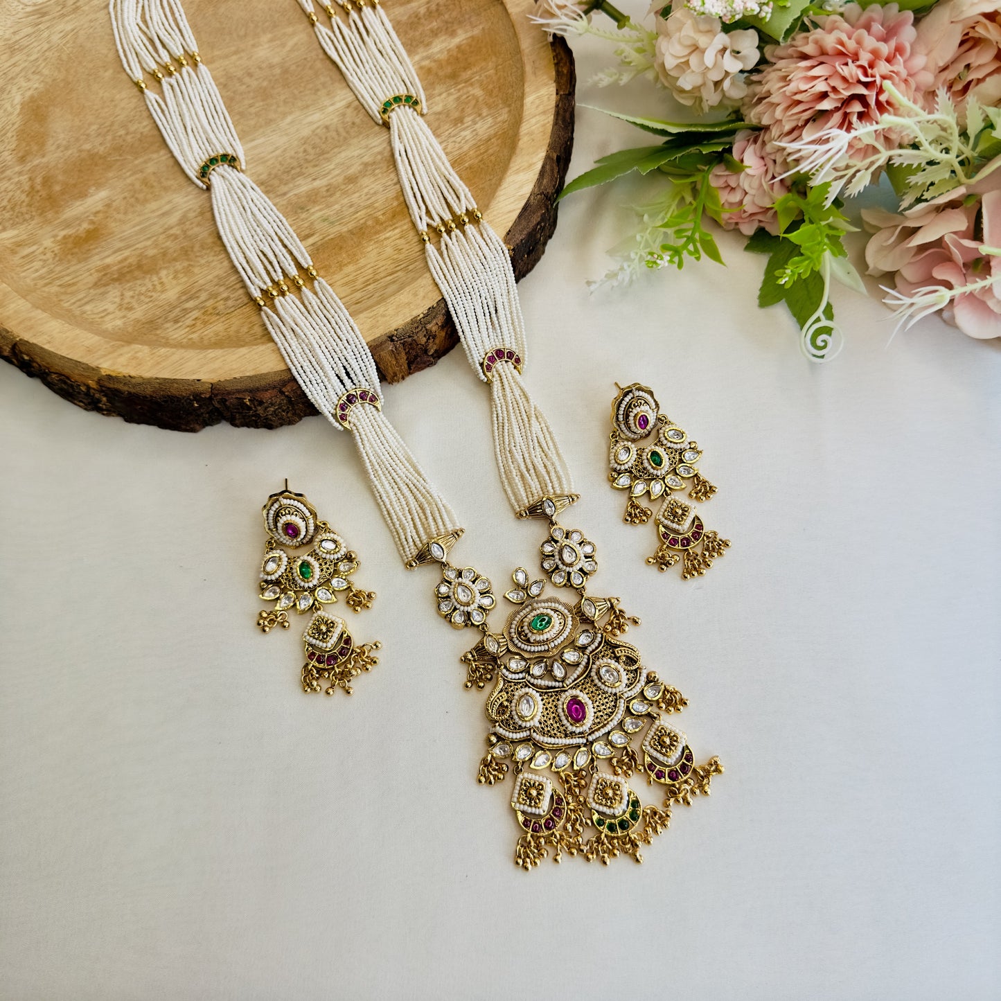 White Piroyee Kundan Pendant Rajwadi Necklace Set