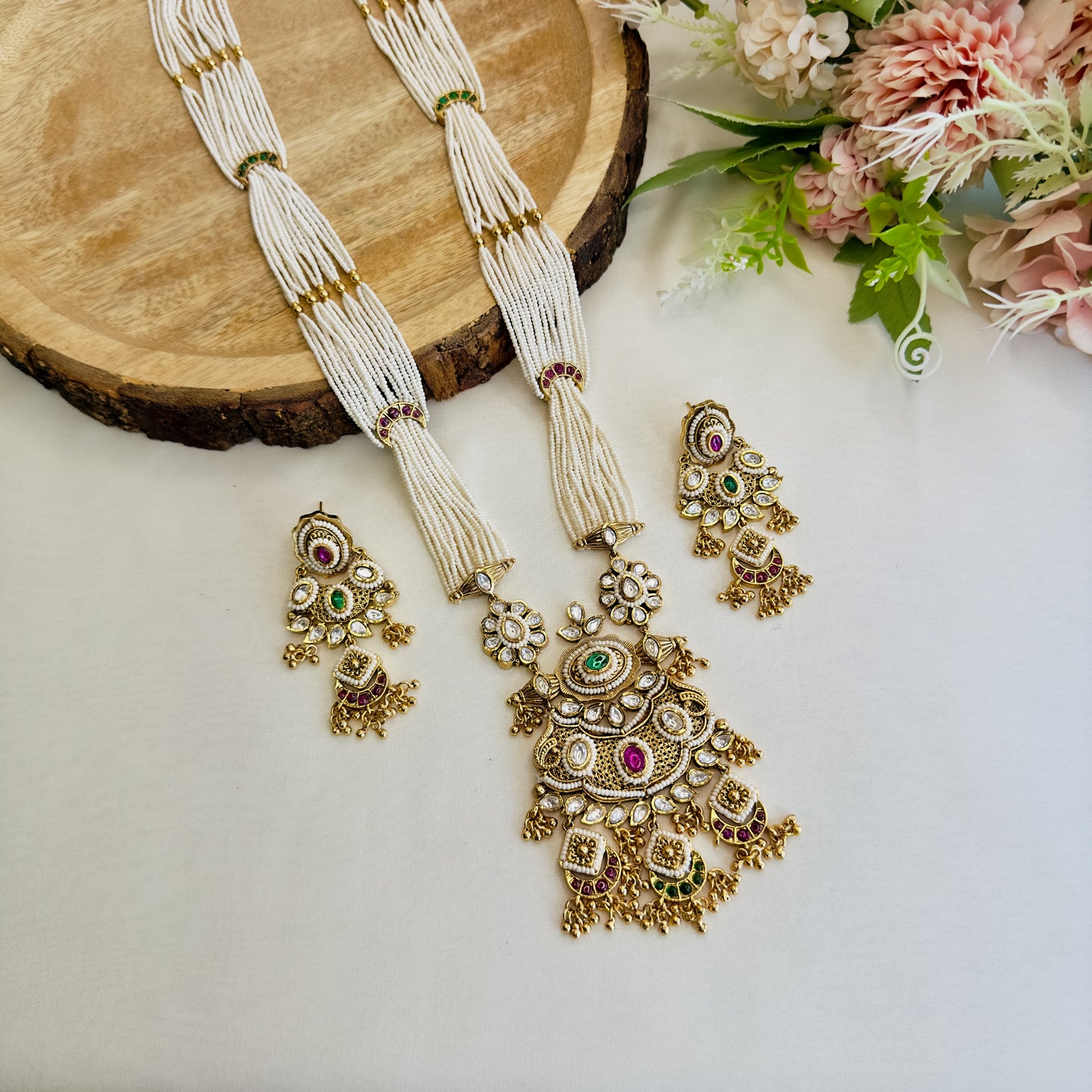 White Piroyee Kundan Pendant Rajwadi Necklace Set