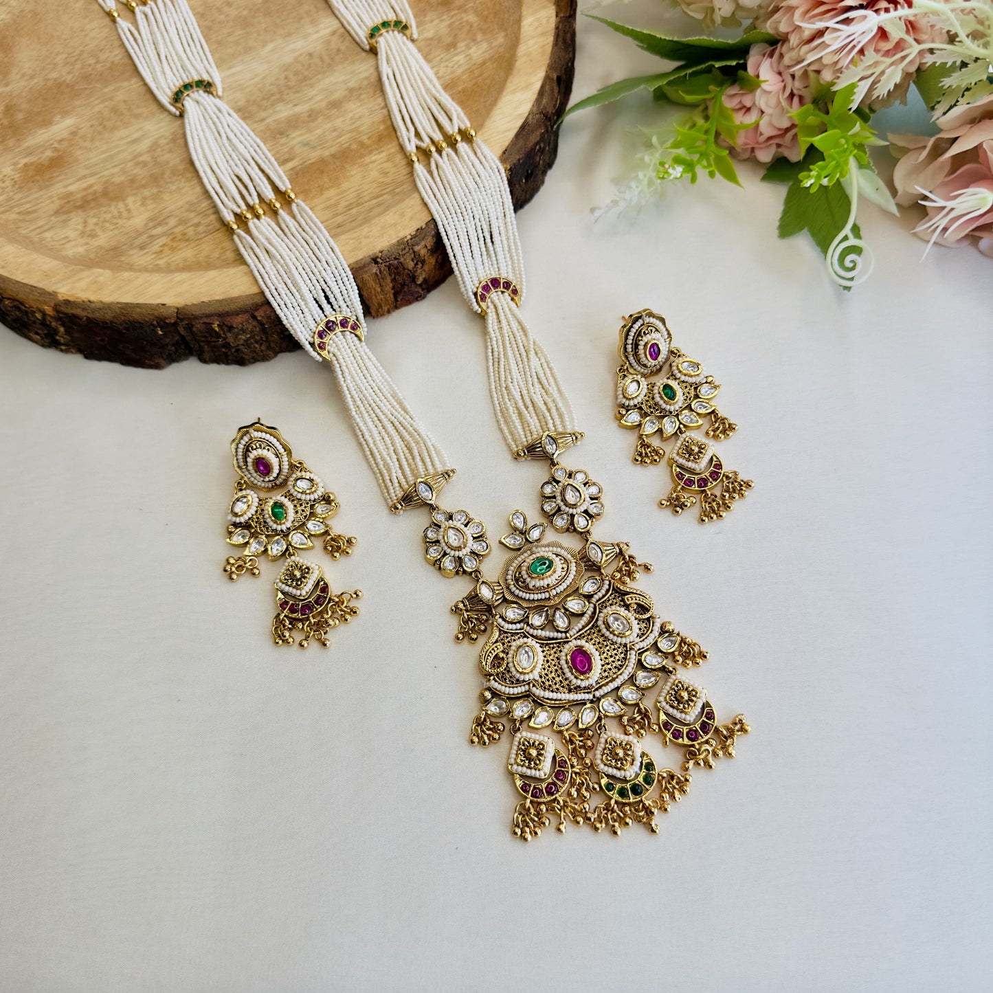 White Piroyee Kundan Pendant Rajwadi Necklace Set