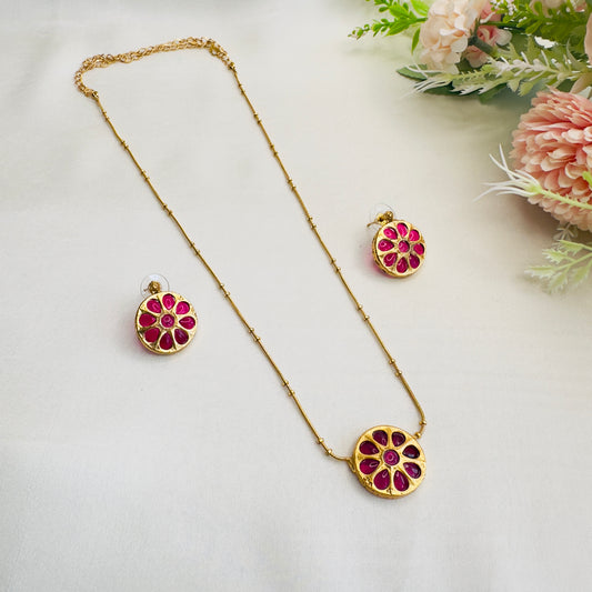 Flower Design Pendant Set