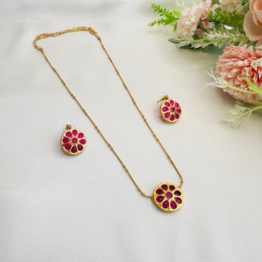 Flower Design Pendant Set