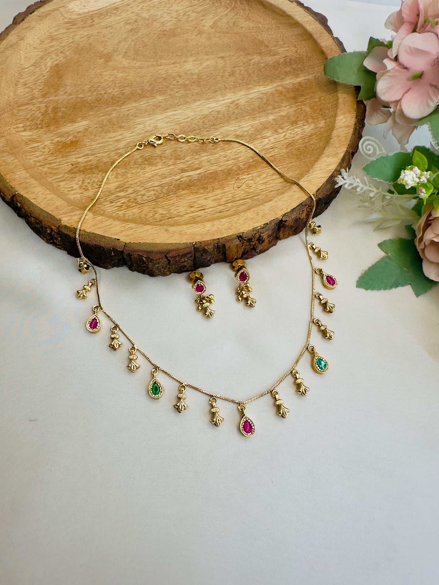 Sleek Design Sorowski Necklace Set