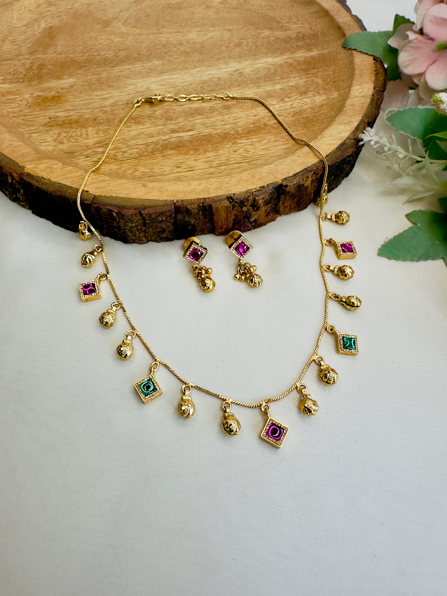 Sleek Design Sorowski Necklace Set