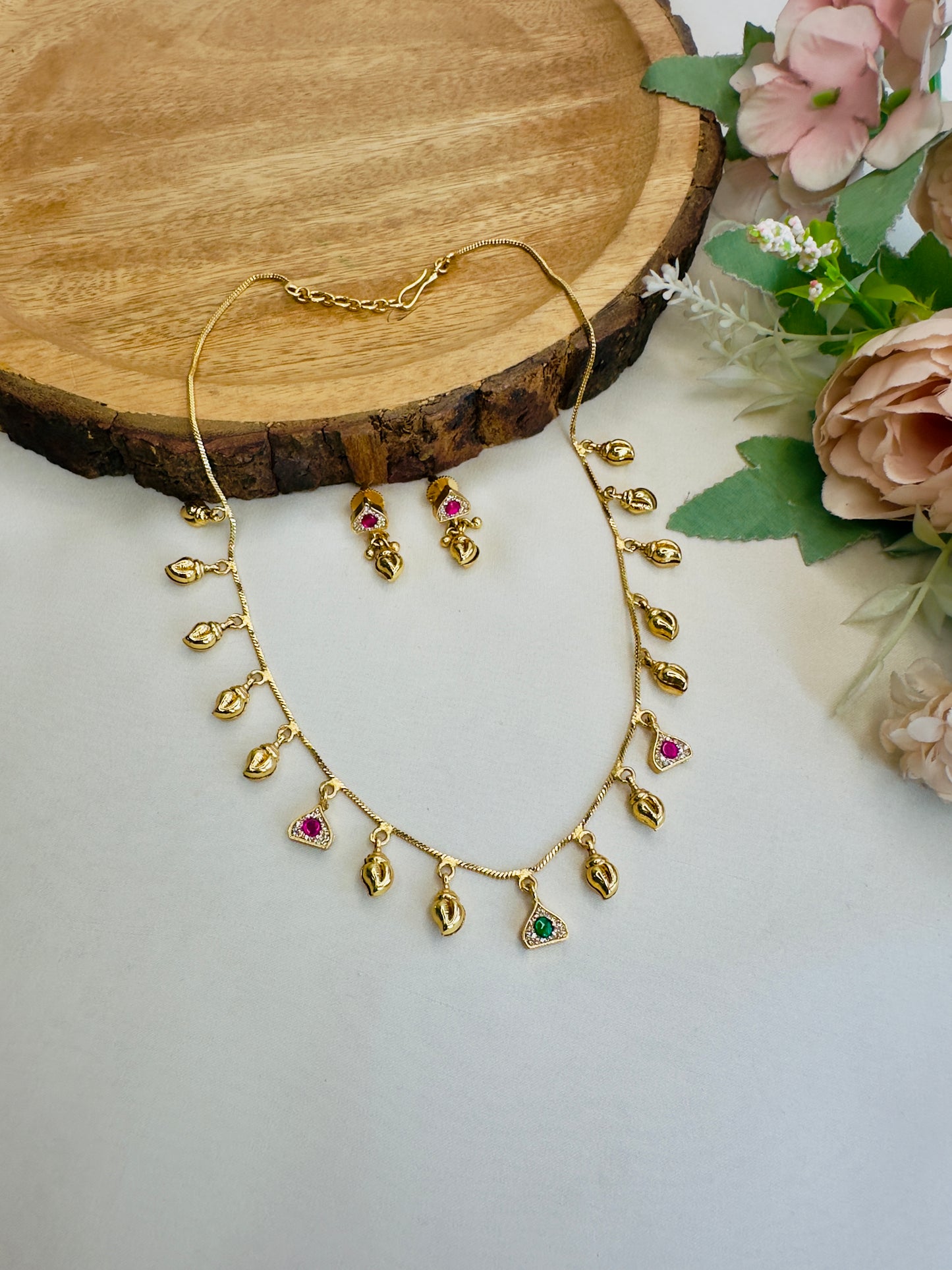 Sleek Design Sorowski Necklace Set