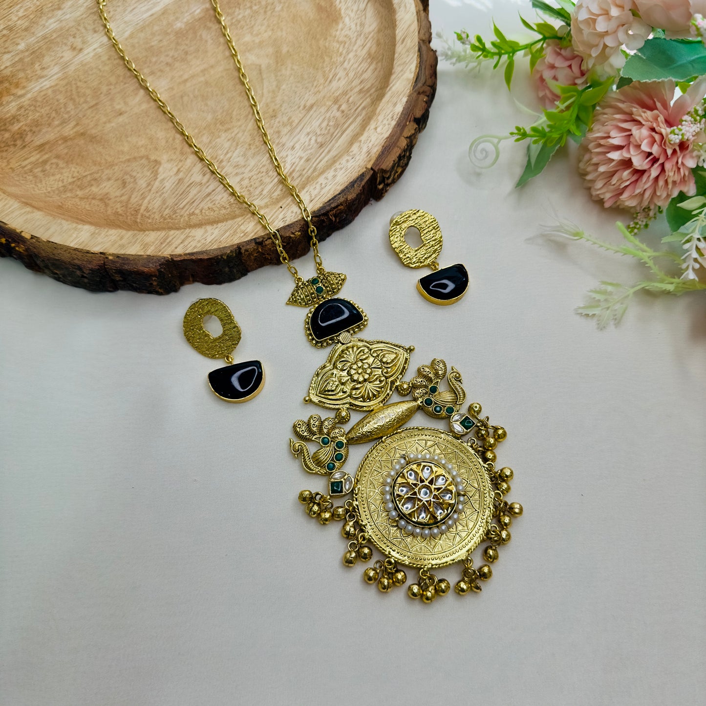 Golden Polish Big Pendant Necklace Set