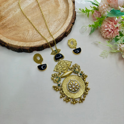 Golden Polish Big Pendant Necklace Set