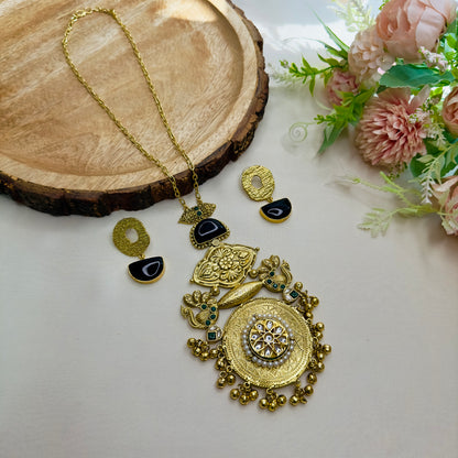 Golden Polish Big Pendant Necklace Set