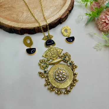 Golden Polish Big Pendant Necklace Set