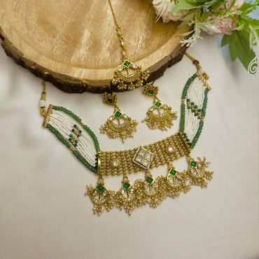 Multicolor Set With Mang Tika