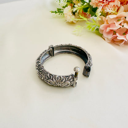 Solid Replica Carving Bracelet