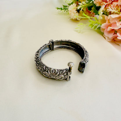 Solid Replica Carving Bracelet