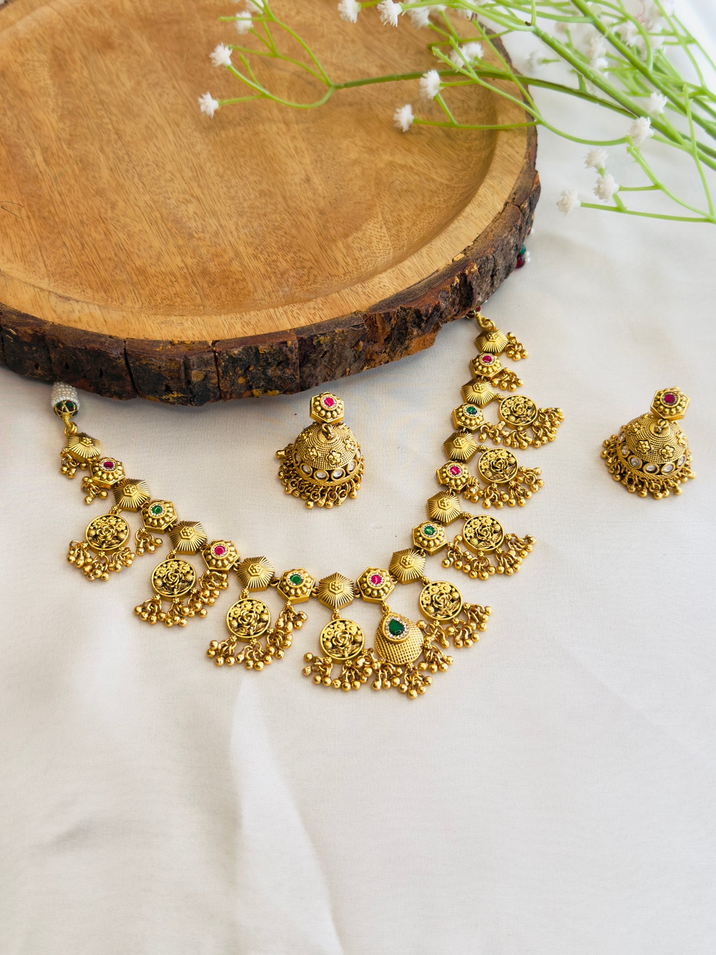 Beautiful Sorowski Necklace Set