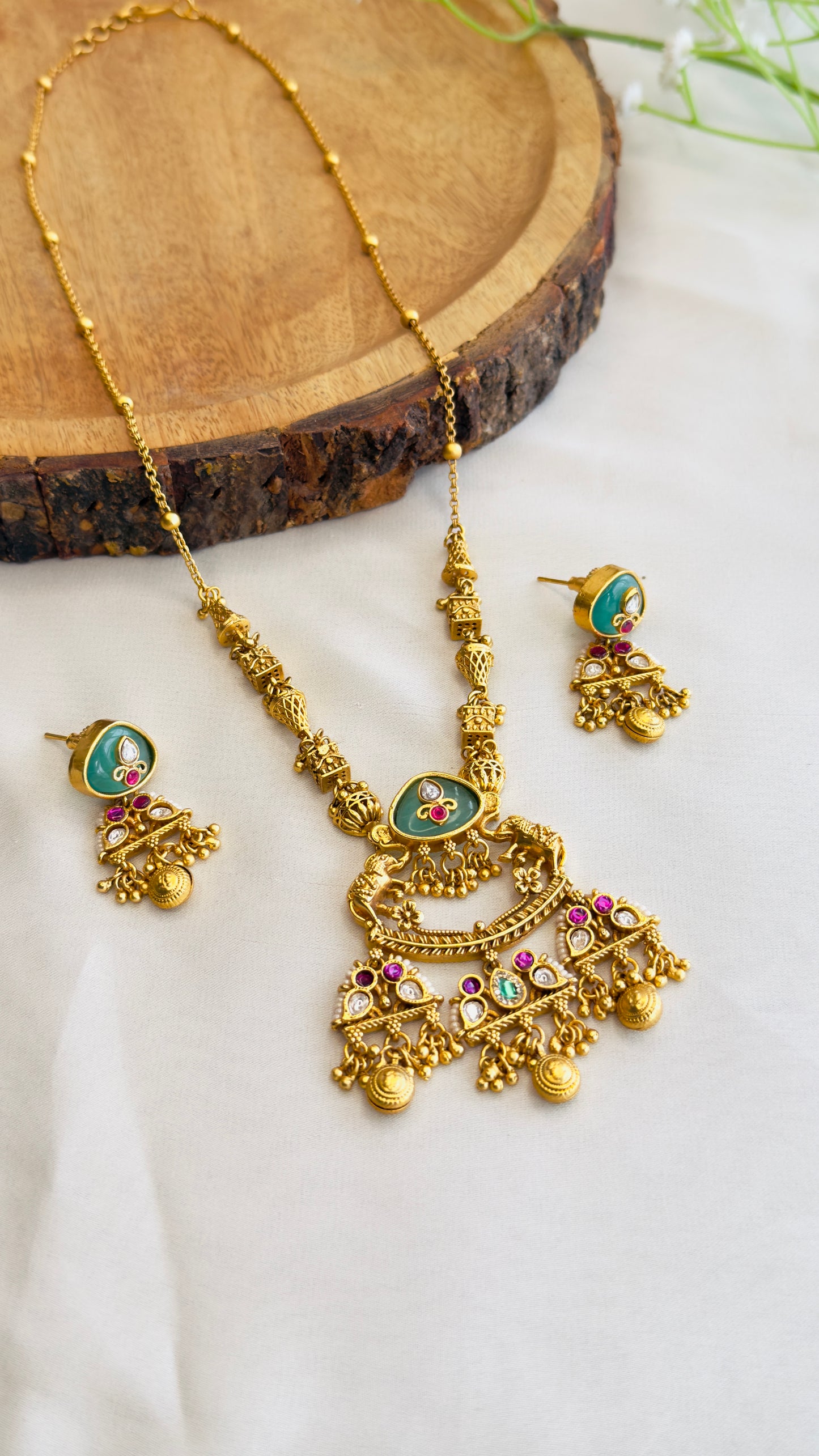 Rajwadi Sleek Pendant Set