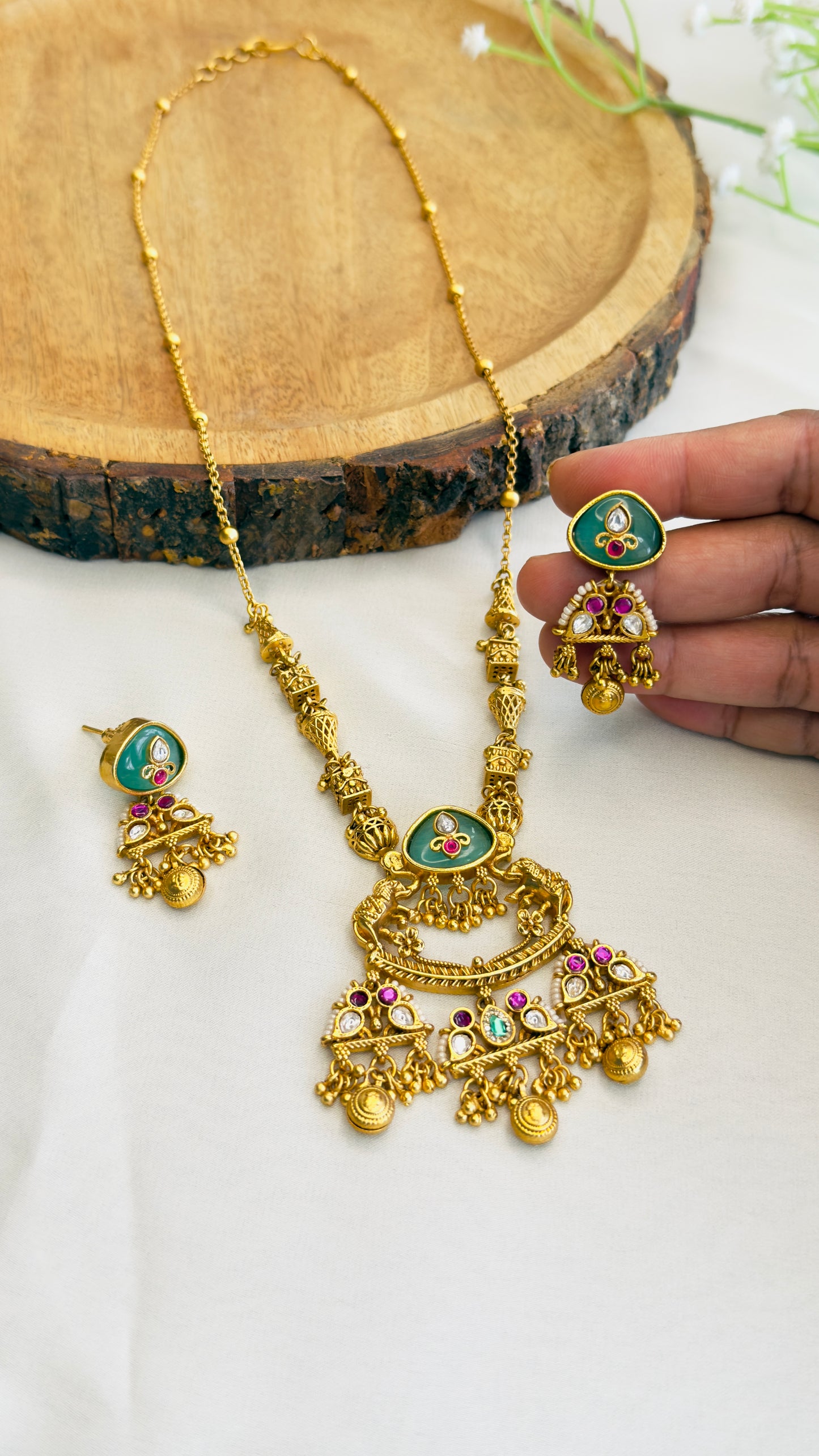 Rajwadi Sleek Pendant Set