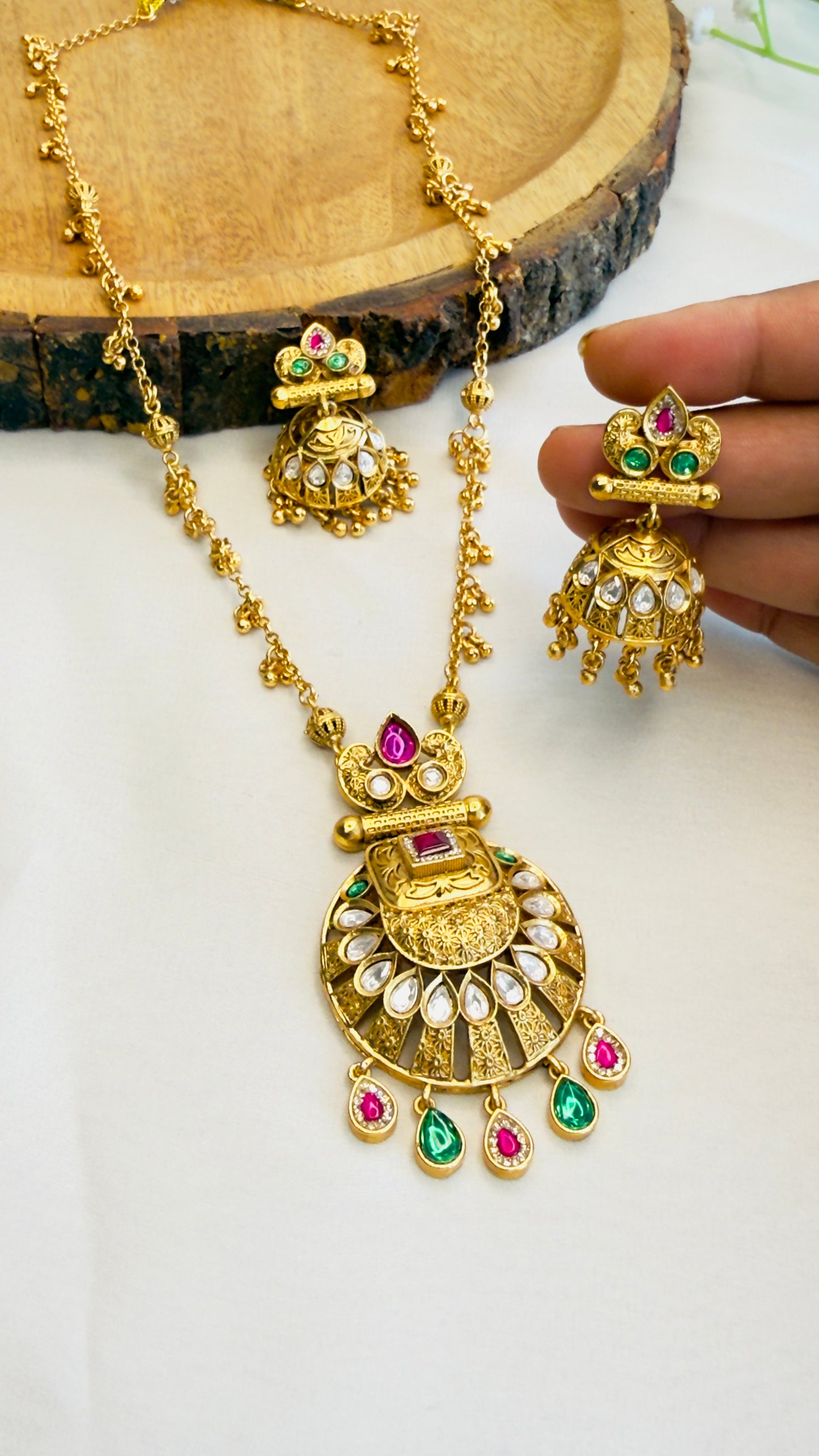 Beautiful Pendant Set