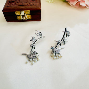 Solid Replica Bird Motif Earcuff