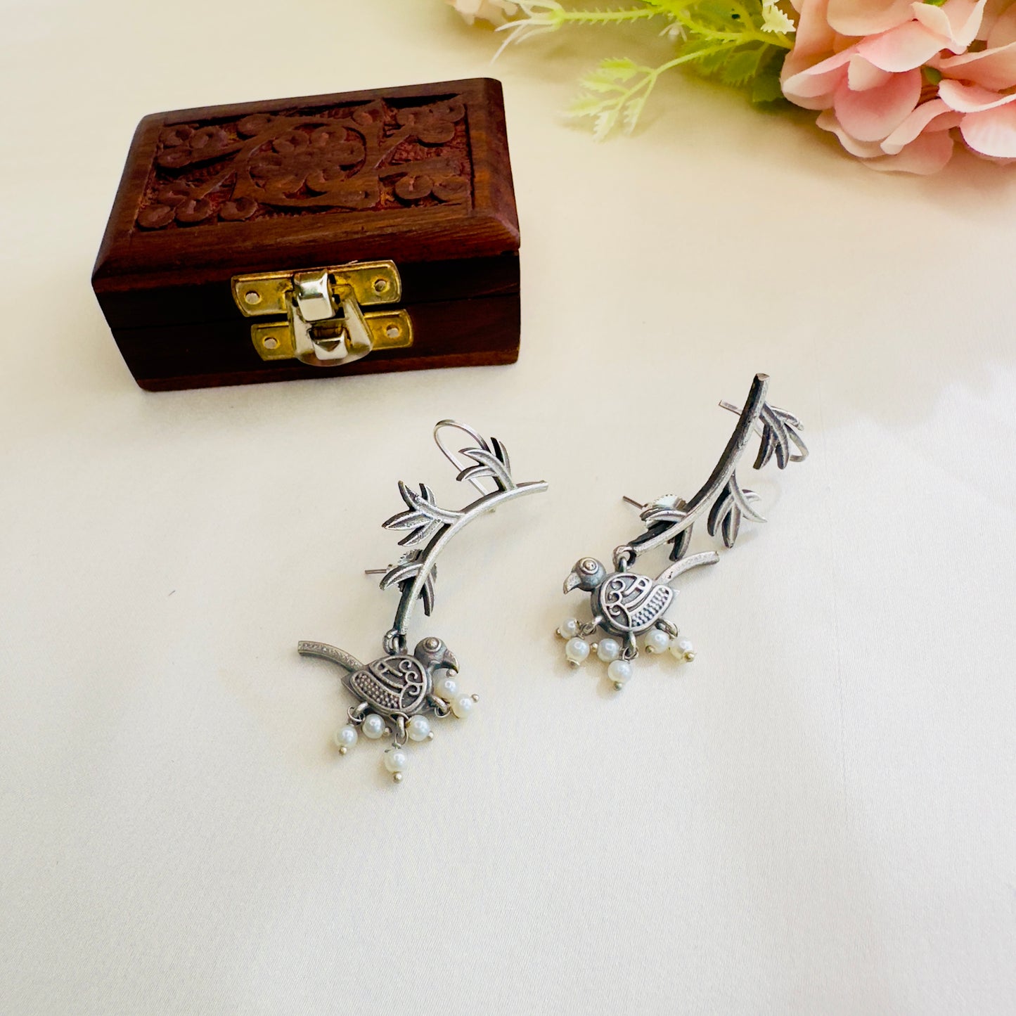 Solid Replica Bird Motif Earcuff