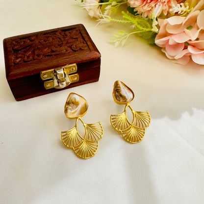 MOP stud Earrings