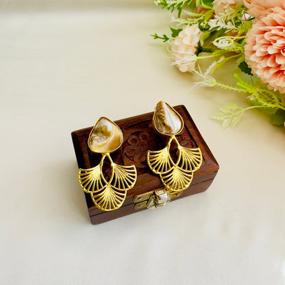 MOP stud Earrings