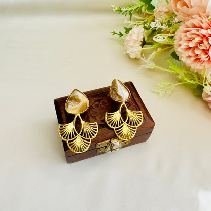 MOP stud Earrings