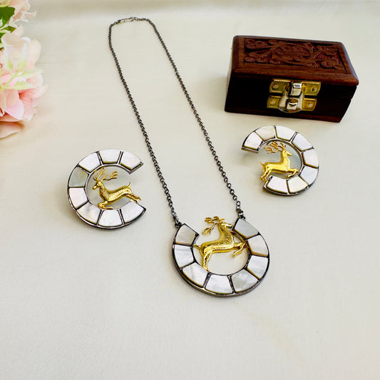 Deer Motif Mother of Pearl Chain Pendant Set