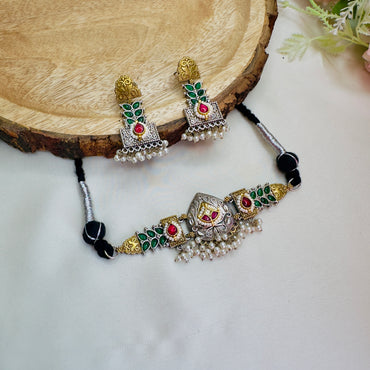 Pachi Kundan Sleek Choker Set