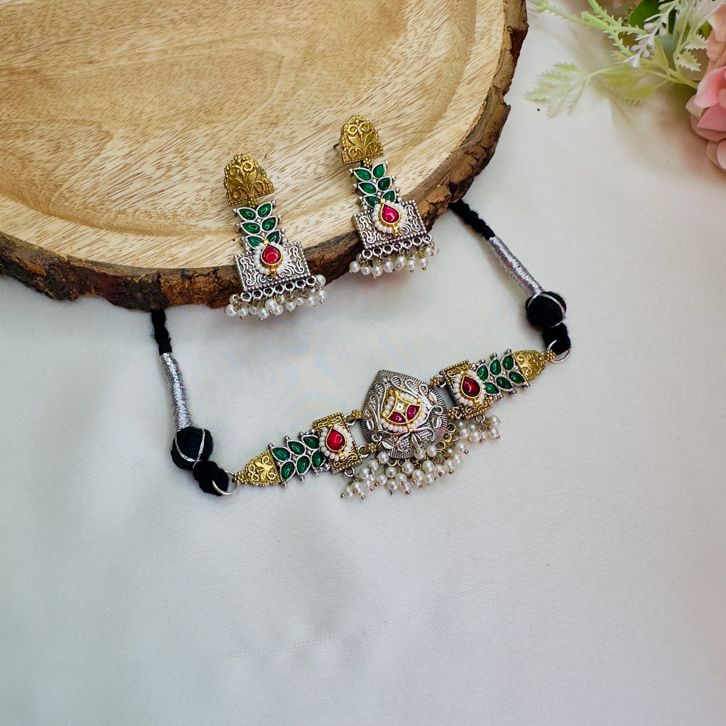 Pachi Kundan Sleek Choker Set