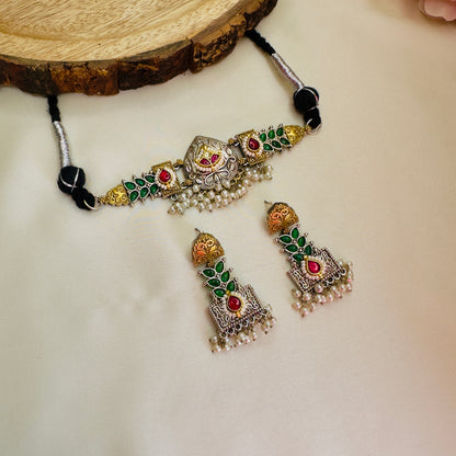 Pachi Kundan Sleek Choker Set