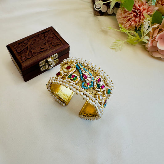 Pachi Kundan Handcuff