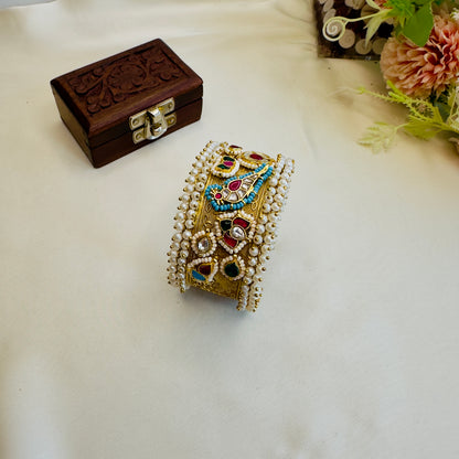 Pachi Kundan Handcuff