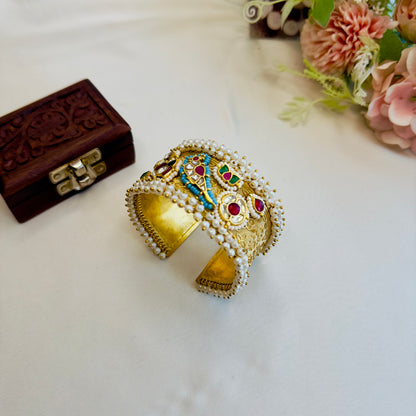 Pachi Kundan Handcuff