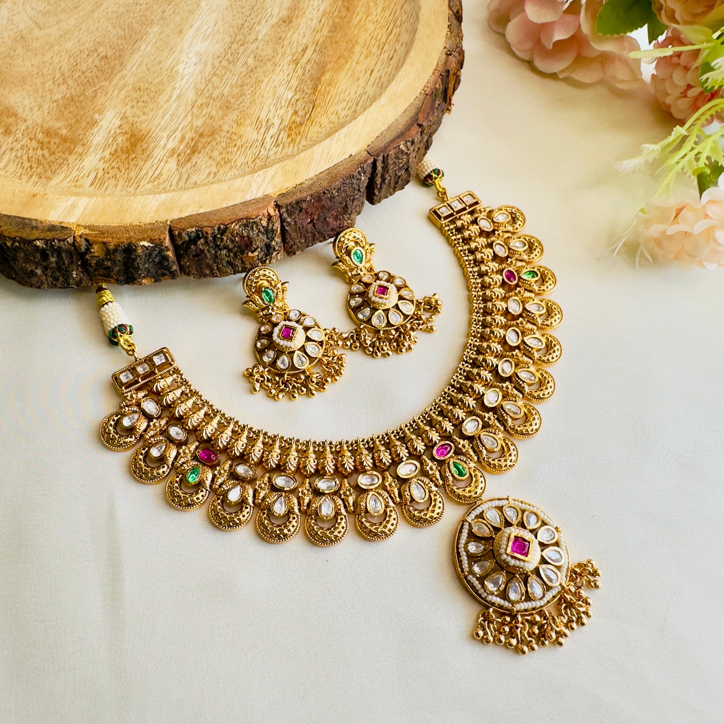 Kundan Pendant Necklace Set