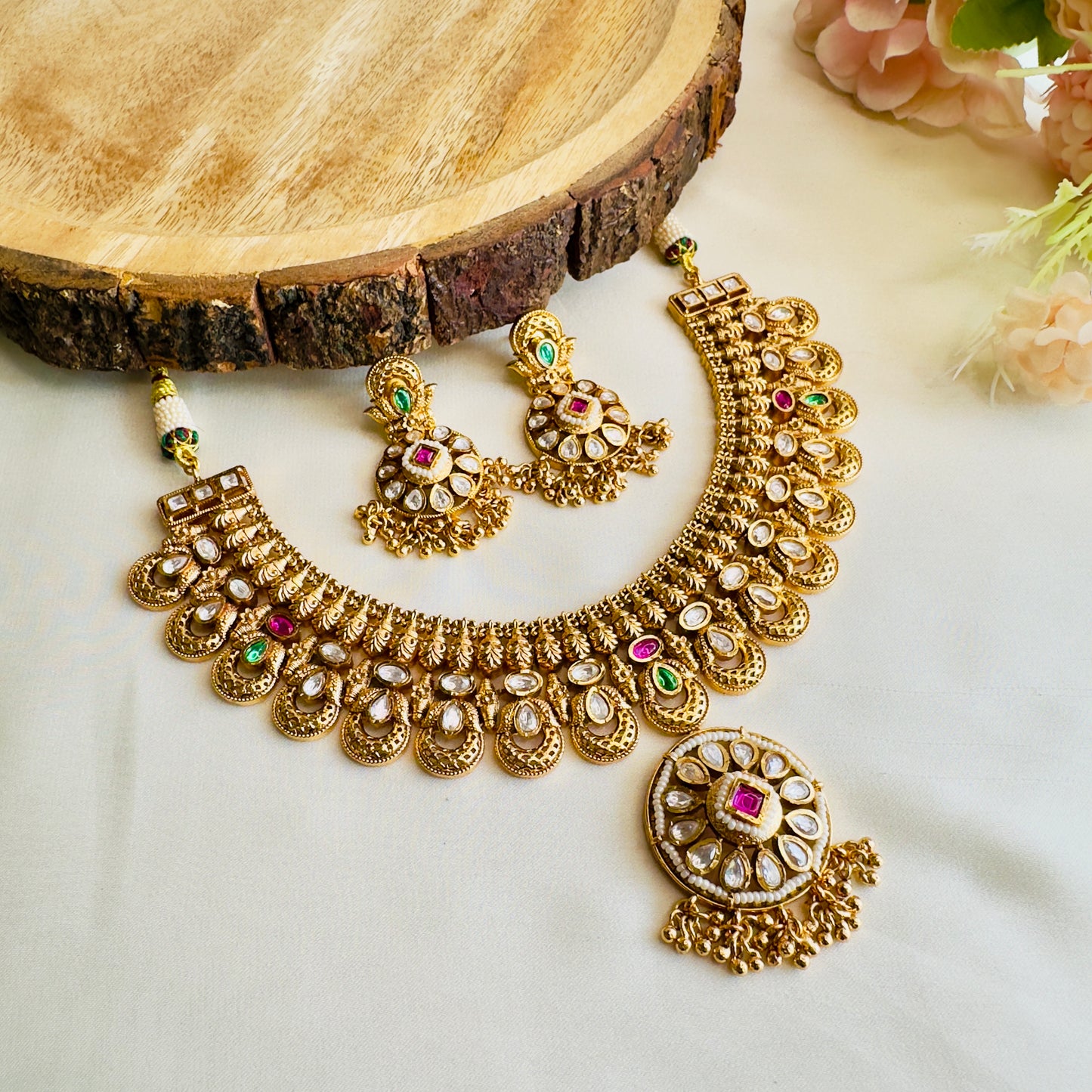 Kundan Pendant Necklace Set