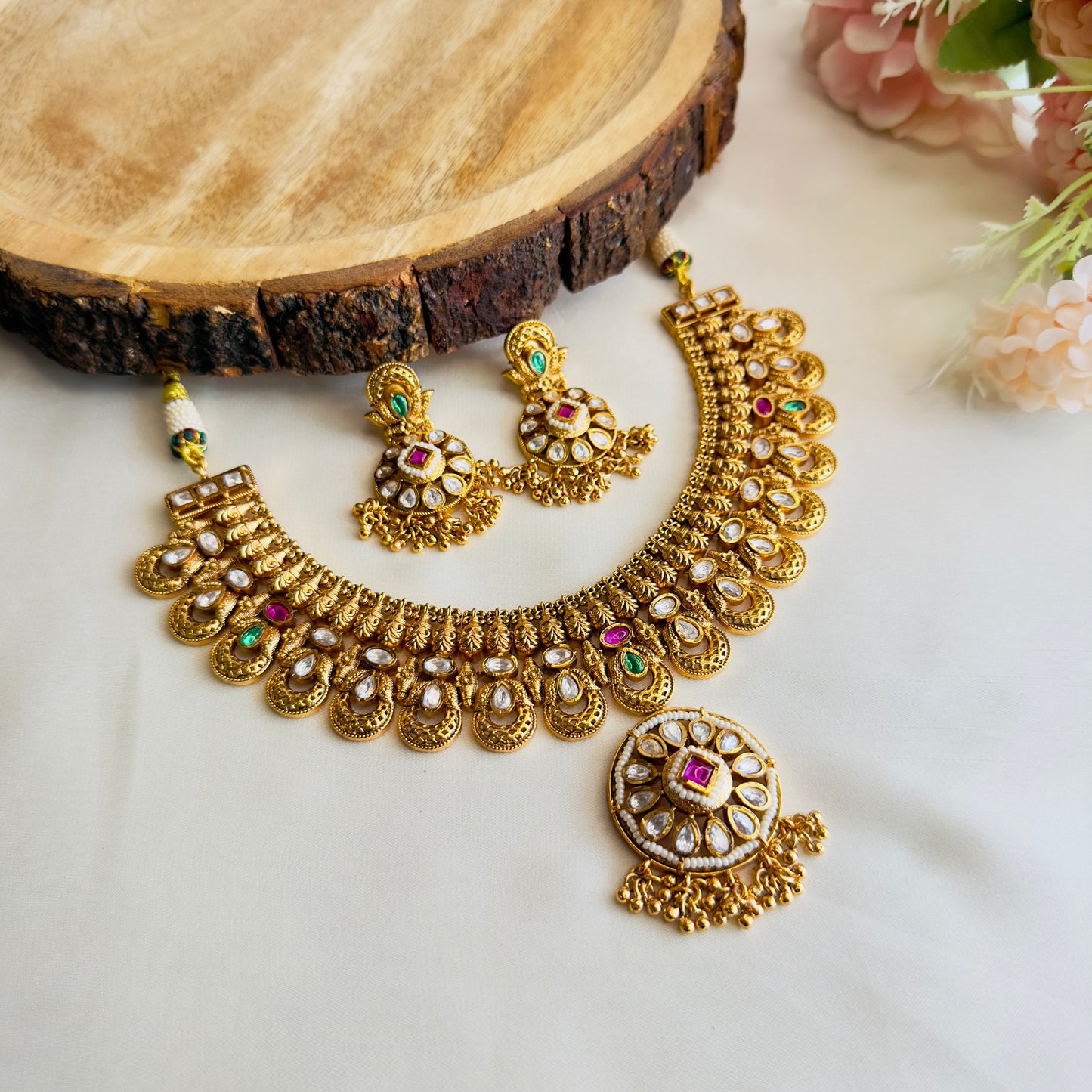 Kundan Pendant Necklace Set