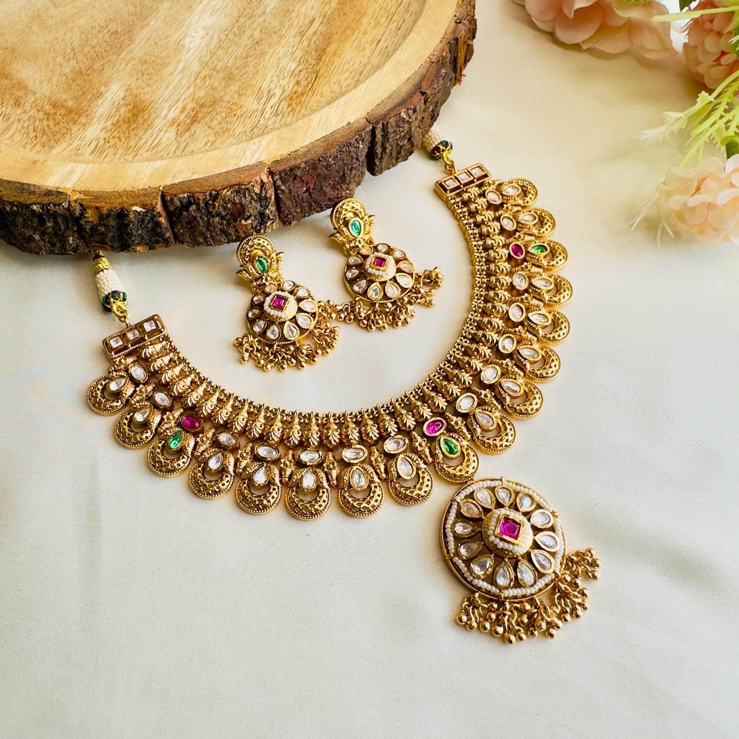 Kundan Pendant Necklace Set