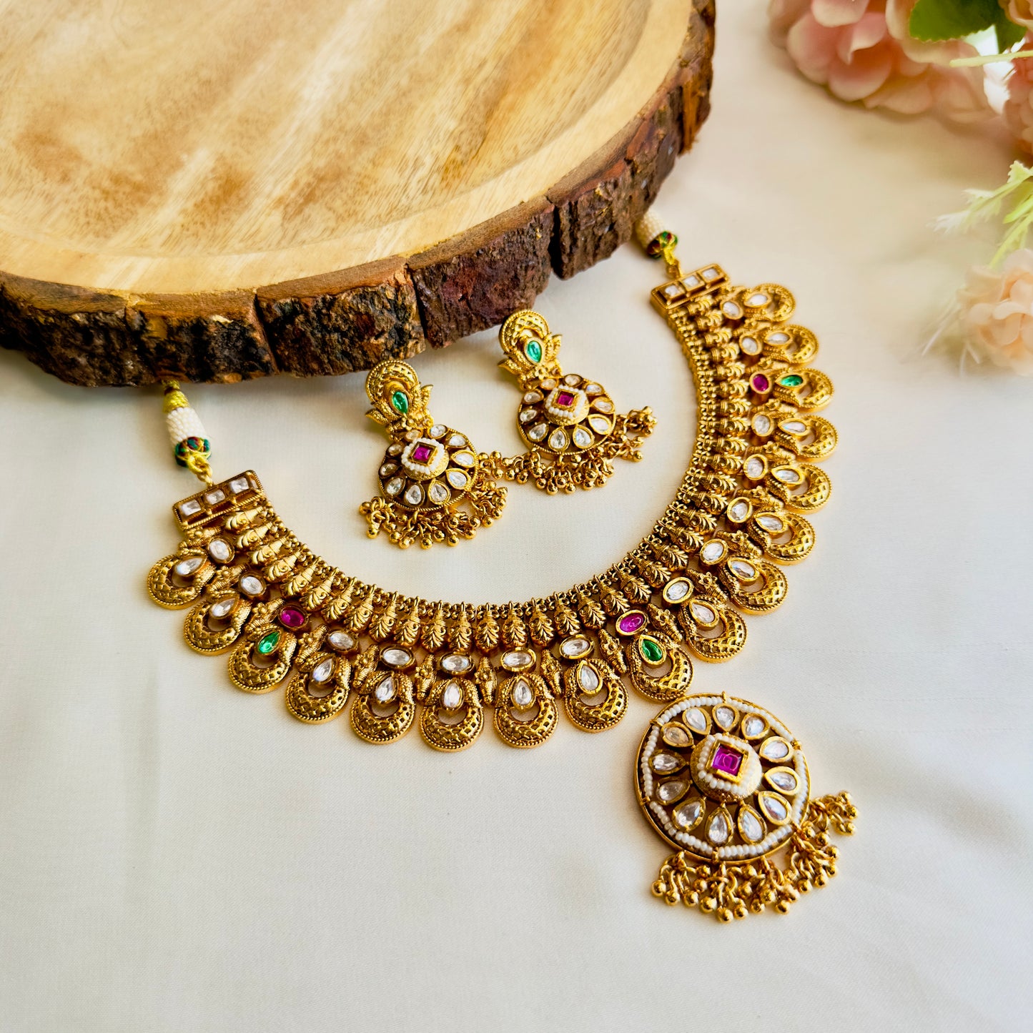 Kundan Pendant Necklace Set