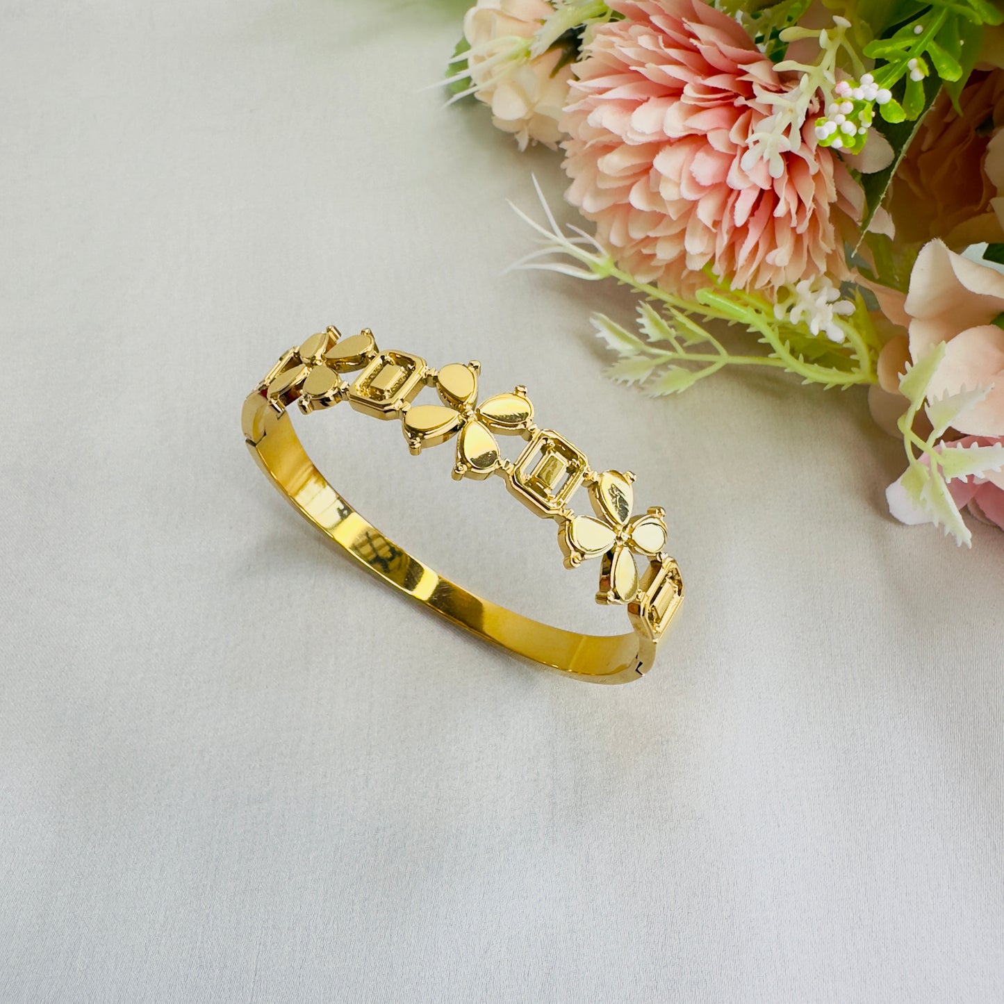 Stainless Steel 18K Gold Plated Floral Bracelet