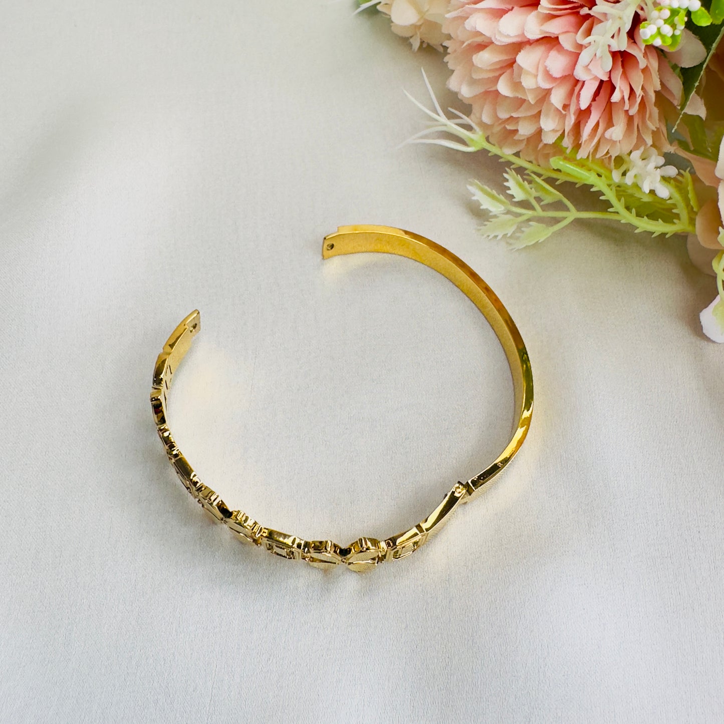 Stainless Steel 18K Gold Plated Floral Bracelet