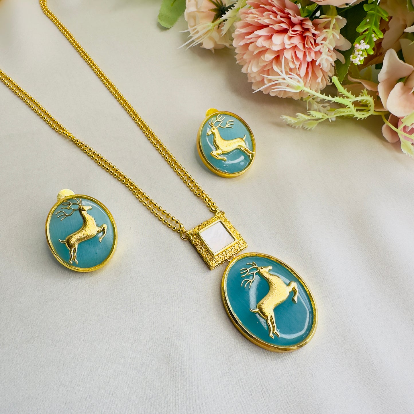 Deer Motif Mother of Pearl Necklace Set