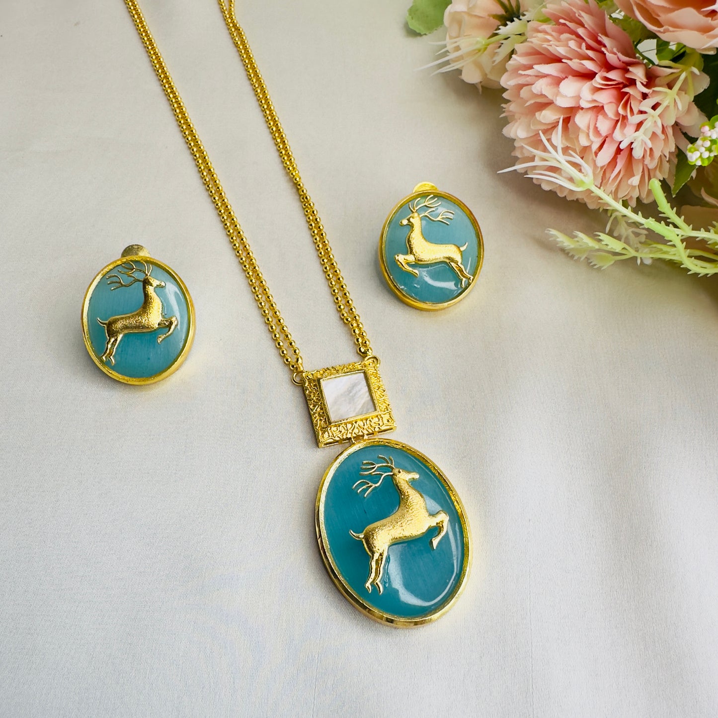 Deer Motif Mother of Pearl Necklace Set